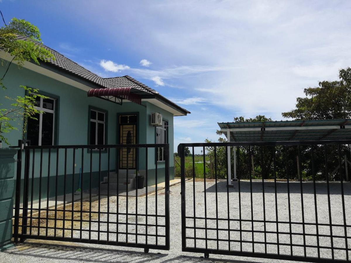 Ummi'S Homestay Besut Kampung Kuala Besut Esterno foto